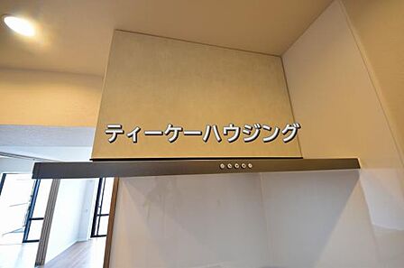 お掃除しやすくいつまでも清潔にお使いいただける手元ライト付き換気扇