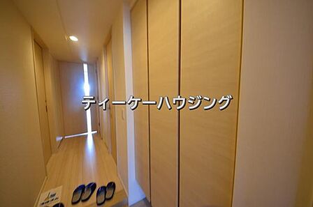 収納力たっぷり。ゆとりのシューズボックスにはママのブーツもラクラク入ります。