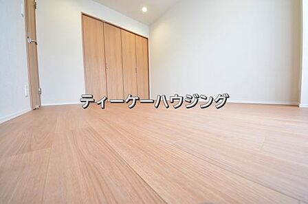 南に面した洋室は採光、通風に優れた心地よい空間です。