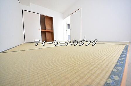 南に面した和室は採光、通風に優れた心地よい空間です。