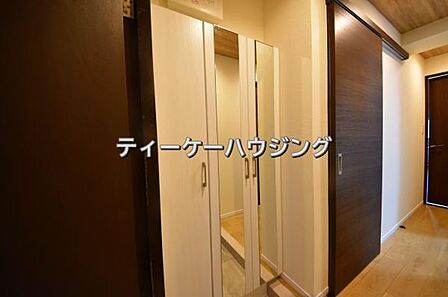 収納力たっぷり。ゆとりのシューズボックスにはママのブーツもラクラク入ります。