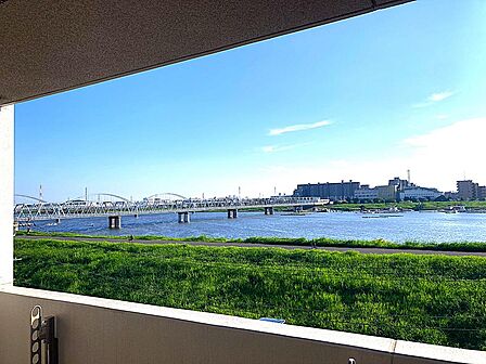 ■バルコニーから南方面を望む。