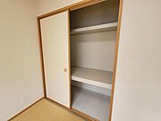 押入れ収納は、来客用の寝具の保管場所にもなりますね！