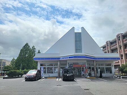 ローソン千葉あすみが丘四丁目店 徒歩9分。 690m