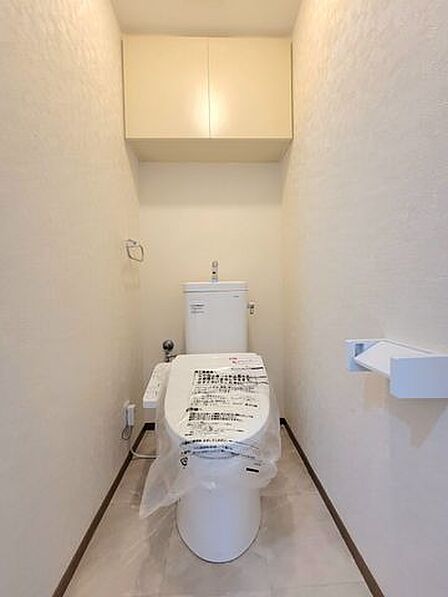 トイレも新品交換済み！ウォシュレット付の多機能便座です。
