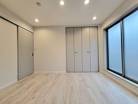 子供部屋にぴったりな洋室。明るい空間で成長を見守ります