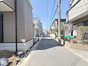 穏やかな日差しが広がる、心地よい空間がここにあります。