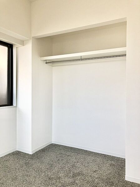 使いやすいオープン収納。