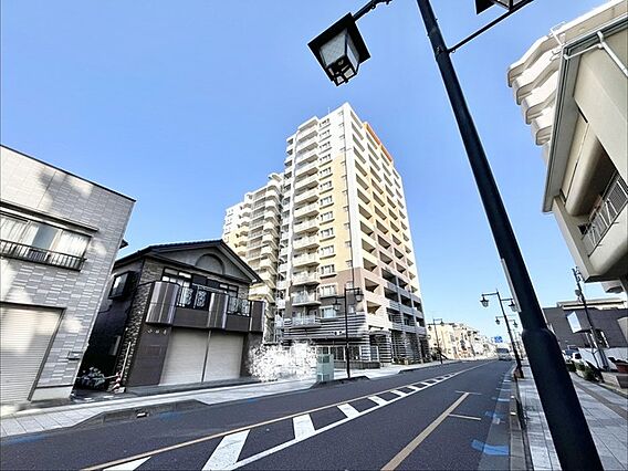 穏やかな空の下...