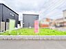 外観：周辺環境と調和する整った街並みの中で、理想の暮らしを描ける開放的な敷地が広がっています。