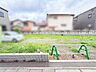 外観：穏やかな住宅街に位置する、思い描いた暮らしを自由に描くことのできる伸びやかな敷地です。