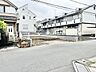 外観：閑静な住宅街の一角に位置し、理想の住まいをゼロから描き出せるゆとりある敷地が広がっています。
