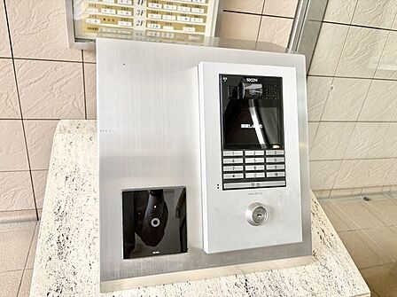 日々の暮らしに安心感をもたらす、整えられたセキュリティ設備が日常の安全を見守ります。