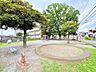 外観：豊かな緑が安らぎをもたらし、住まいのそばで四季の移ろいを感じられる穏やかな環境が広がっています。