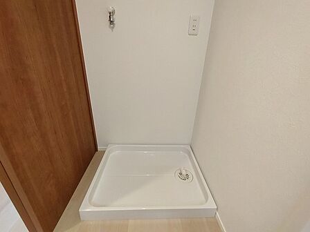 無駄のないシンプルな空間設計が、日々の暮らしに静かな調和と落ち着きをもたらします。