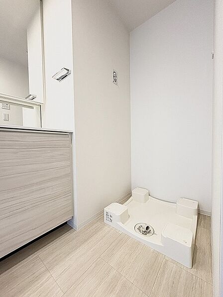 無駄のないシンプルな空間設計により、日々の暮らしに静かな調和をもたらしてくれる清廉な佇まいです。