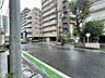 外観：街路樹の緑が映える落ち着いた周辺環境に佇む外観が毎日の心地よい暮らしを演出します