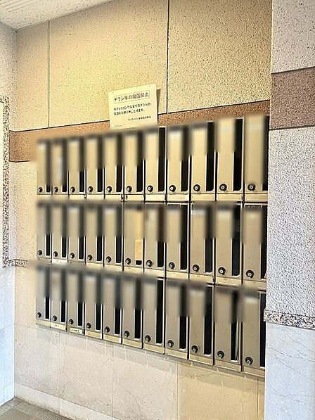 落ち着いたトーンで統一された共用部は管理が行き届き心地よい空間です
