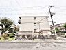 外観：緑豊かな街並みに溶け込む、穏やかな日常を包み込む落ち着いた佇まいの外観です。