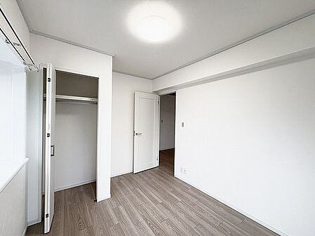 無駄を削ぎ落としたシンプルな空間が、自分らしいインテリアのこだわりを受け止めます。