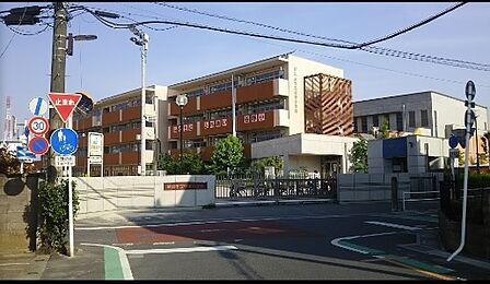 草加市立谷塚小学校(976m)
