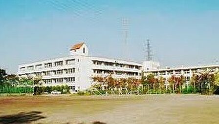 草加市立谷塚中学校(1550m)
