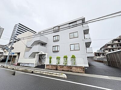 外観:落ち着いた色合いのタイル貼りが洗練された佇まいを醸し出す建物外観です 外観:落ち着いた色合いのタイル貼りが洗練された佇まいを醸し出す建物外観です