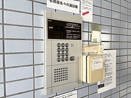 日々の暮らしの安全を見守る安心感のあるエントランスまわりの設備