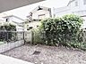 外観：緑豊かな植栽が穏やかな雰囲気を醸し出し、落ち着いた時間を感じさせる空間です。