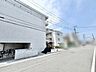 外観：街並みに穏やかに溶け込み、日常の風景に自然と馴染む清潔感のある外観が印象的です。