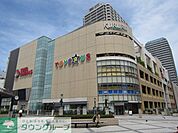 くるる 徒歩3分。ショッピングセンター 230m