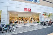 ユニクロ 徒歩8分。ショッピングセンター 570m