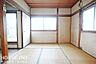 キッチン：■■本日内覧可能■■阪急宝塚線「服部天神」駅徒歩12分・「庄内」駅徒歩14分！2階建て・和室メインの落ち着きのあるお家です♪奥行きのある南向きバルコニー・居住用はもちろん、収益としてもおすすめです！