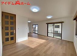 高浜市本郷町5丁目 4LDKのリビング/ダイニング