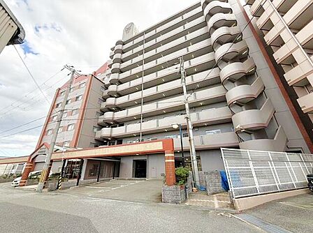 鉄筋コンクリート造10階建ての最上階角部屋です♪