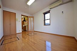 ザ・ロイヤルII 2101 1階1Kのリビング/ダイニング