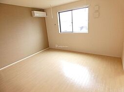 リーセント・メゾンS 2階1LDKのリビング/ダイニング