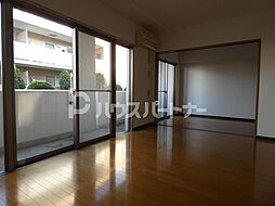 イースト・ウイング 2階2LDKのリビング/ダイニング