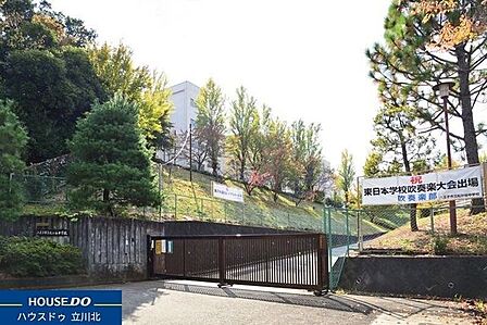 八王子市立松が谷中学校 550m
