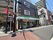 ファミリーマート 浦和駅東口店 徒歩2分。 160m