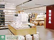 無印良品 徒歩7分。ショッピングセンター 500m
