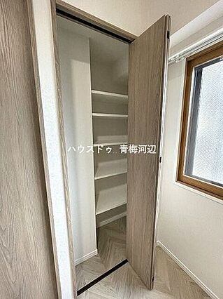 納戸収納：バッ...