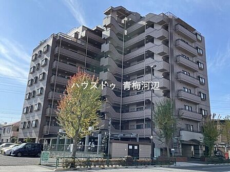 JR青梅線 河辺駅から徒歩約8分と通学・通勤にも便利な立地。平成9年築の中古マンションです。