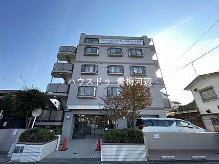 ペット可(細則あり)のマンションですので、大切なご家族と一緒に新生活をスタートできます。徒歩圏内にスーパーやドラッグストアが揃っています。