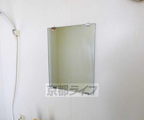 画像18:洗面所内の鏡です。