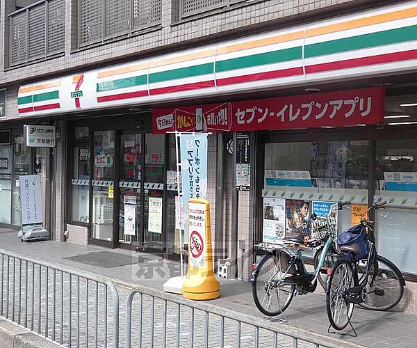 画像25:セブンイレブン 京都烏丸丸太町西店まで24m 京都御所の直ぐ近く。地下鉄の駅からも近くご利用していただきやすいですよ。