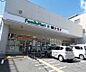 周辺：ファミリーマート＋薬ヒグチ西陣北店まで199m コンビニとドラッグストアーが同じ店内に 便利すぎます