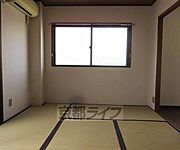 光が差し込むお部屋です