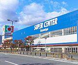 イズミヤ 堅田店まで591m 書店・フードコートも備えた大型スーパーです
