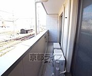 広いバルコニーで洗濯物がいっぱい干せます